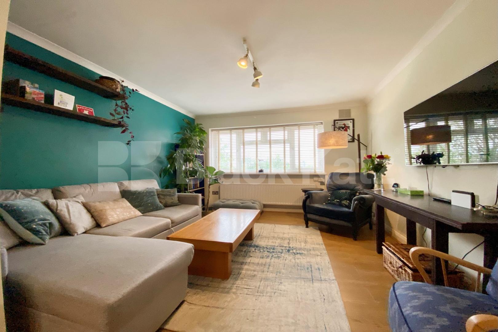 Contemporary and stylish two bedroomed in the heart of Brixton Arlington Lodge Brixton hill, Brixton